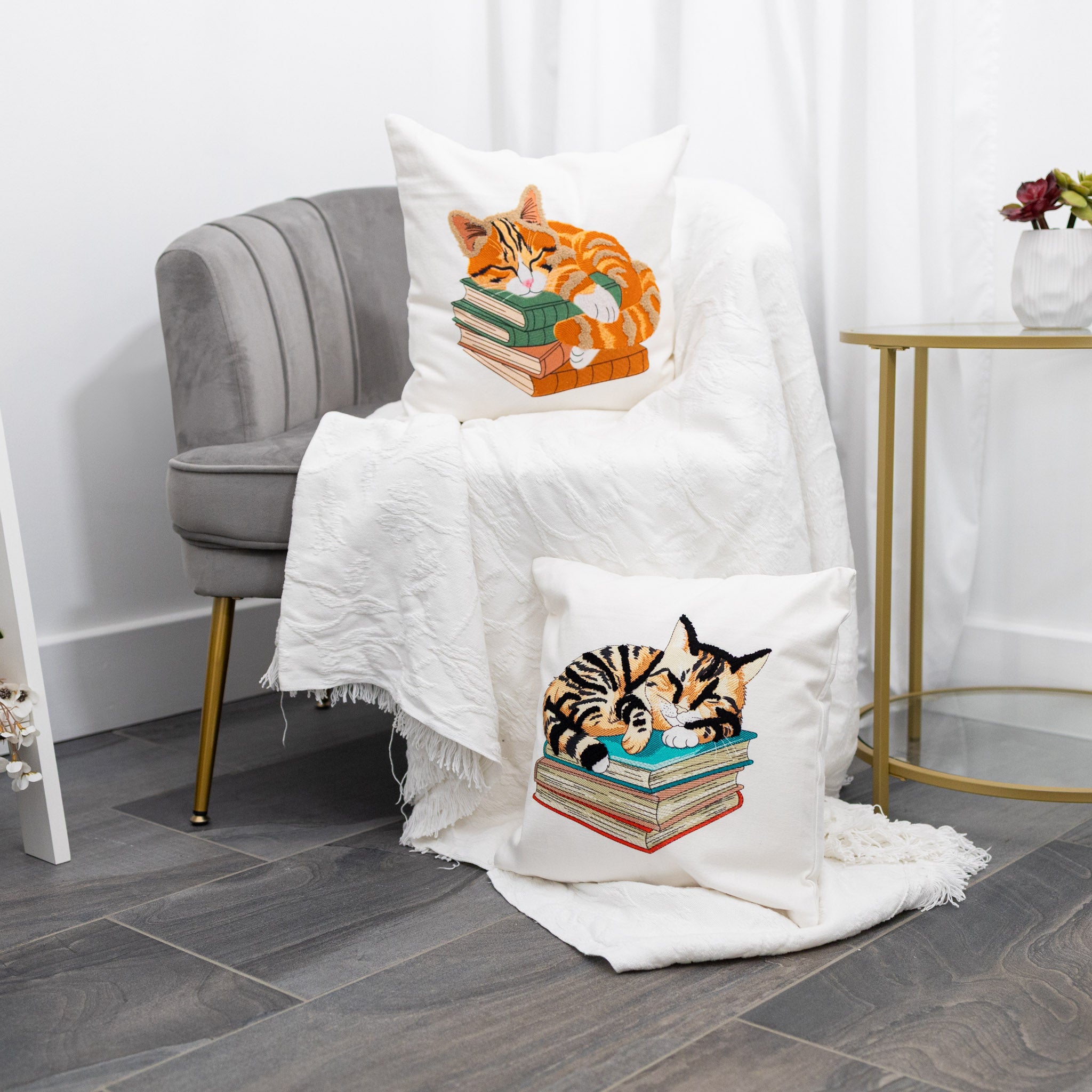 Cats & Books Cushion Covers Set