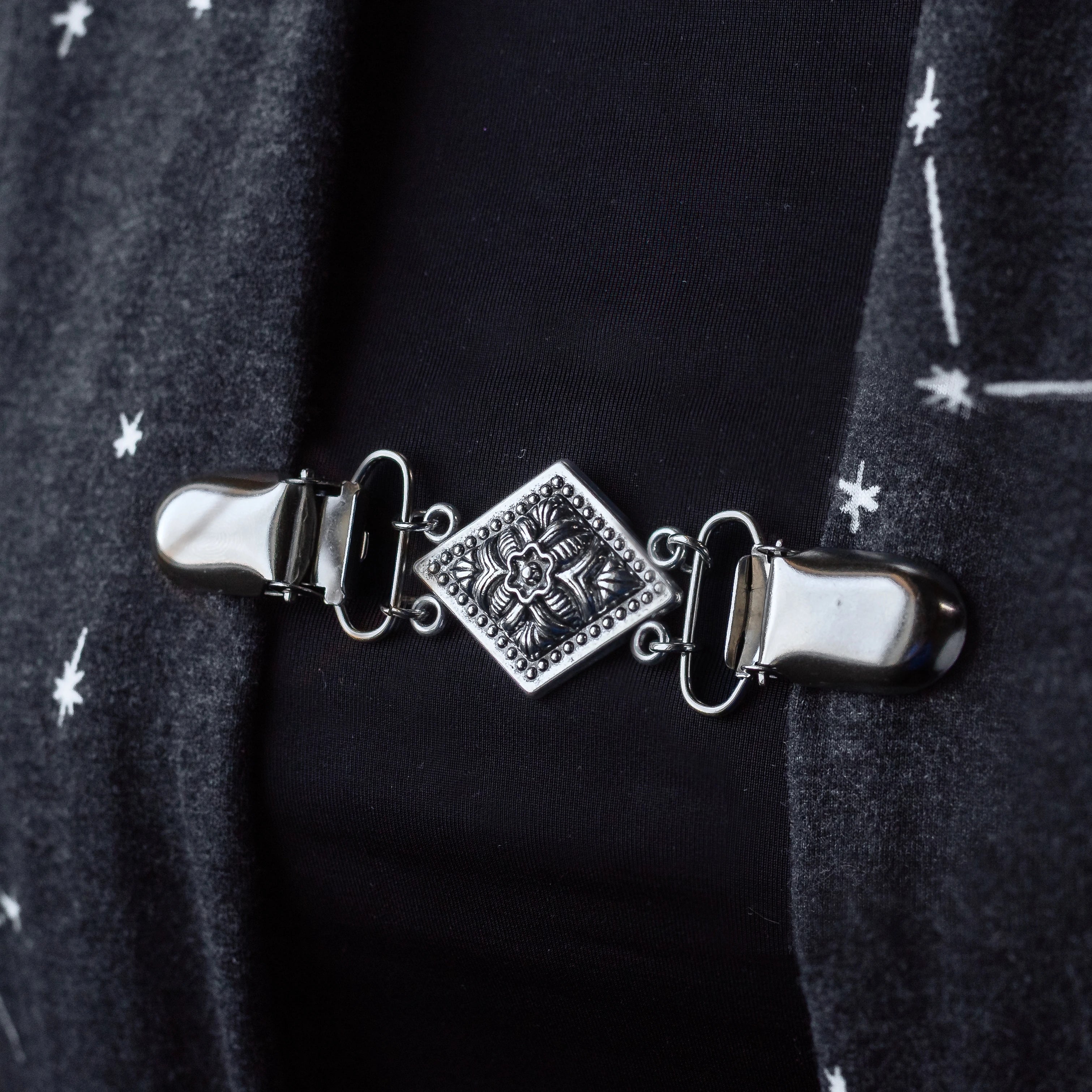 Geometric Bloom Cinch Clip