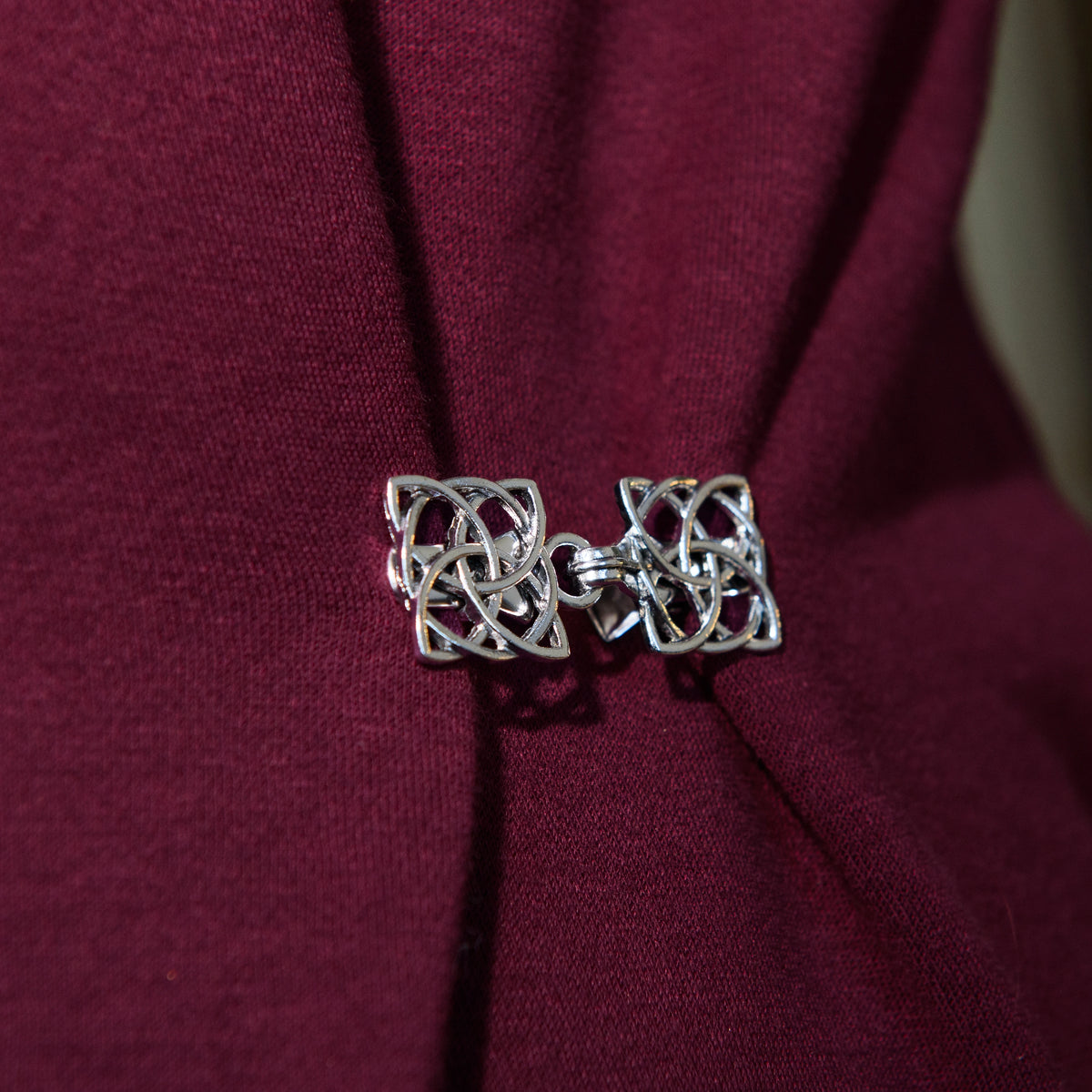 Shield Squares Knot Cinch Clip