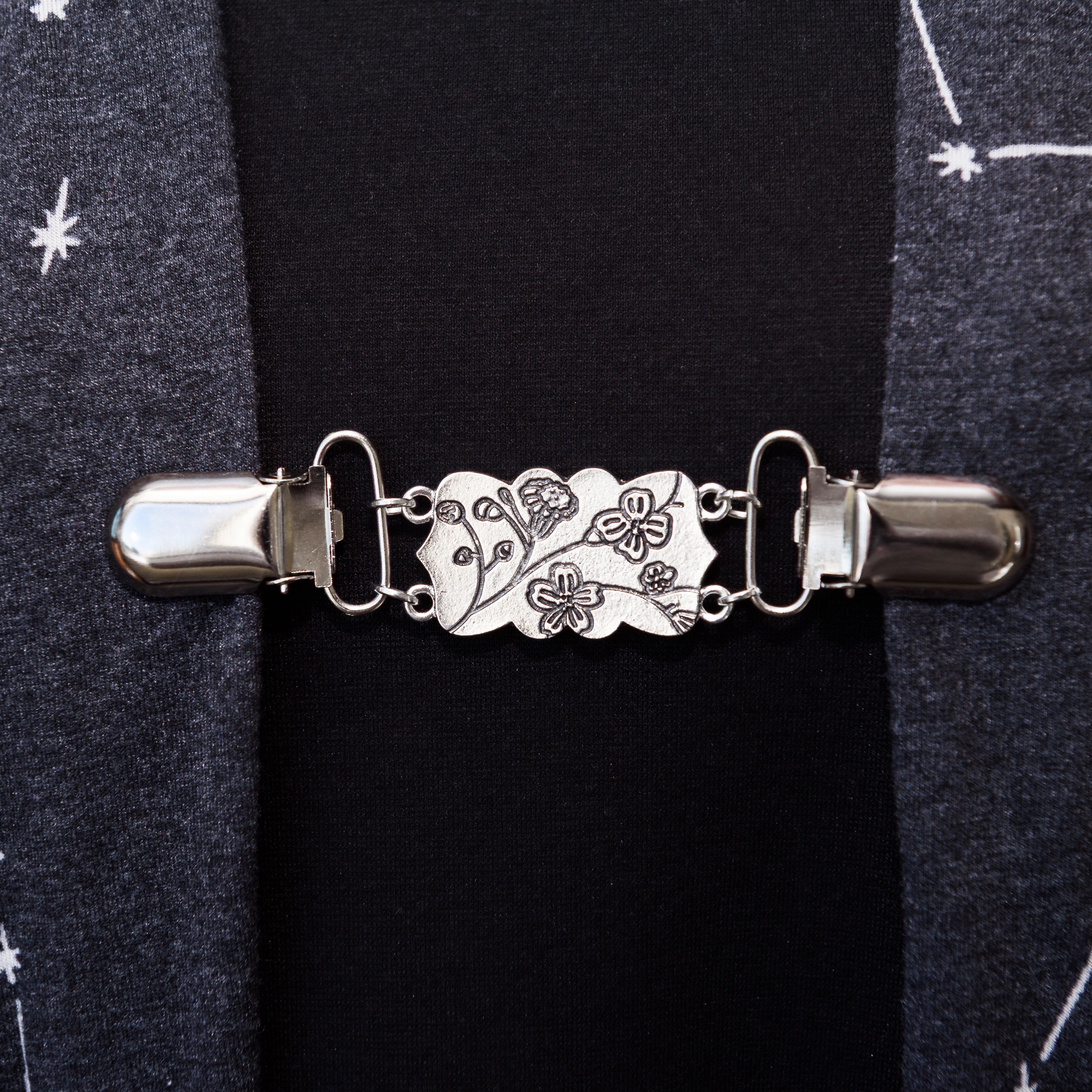Silver Floral Cinch Clip
