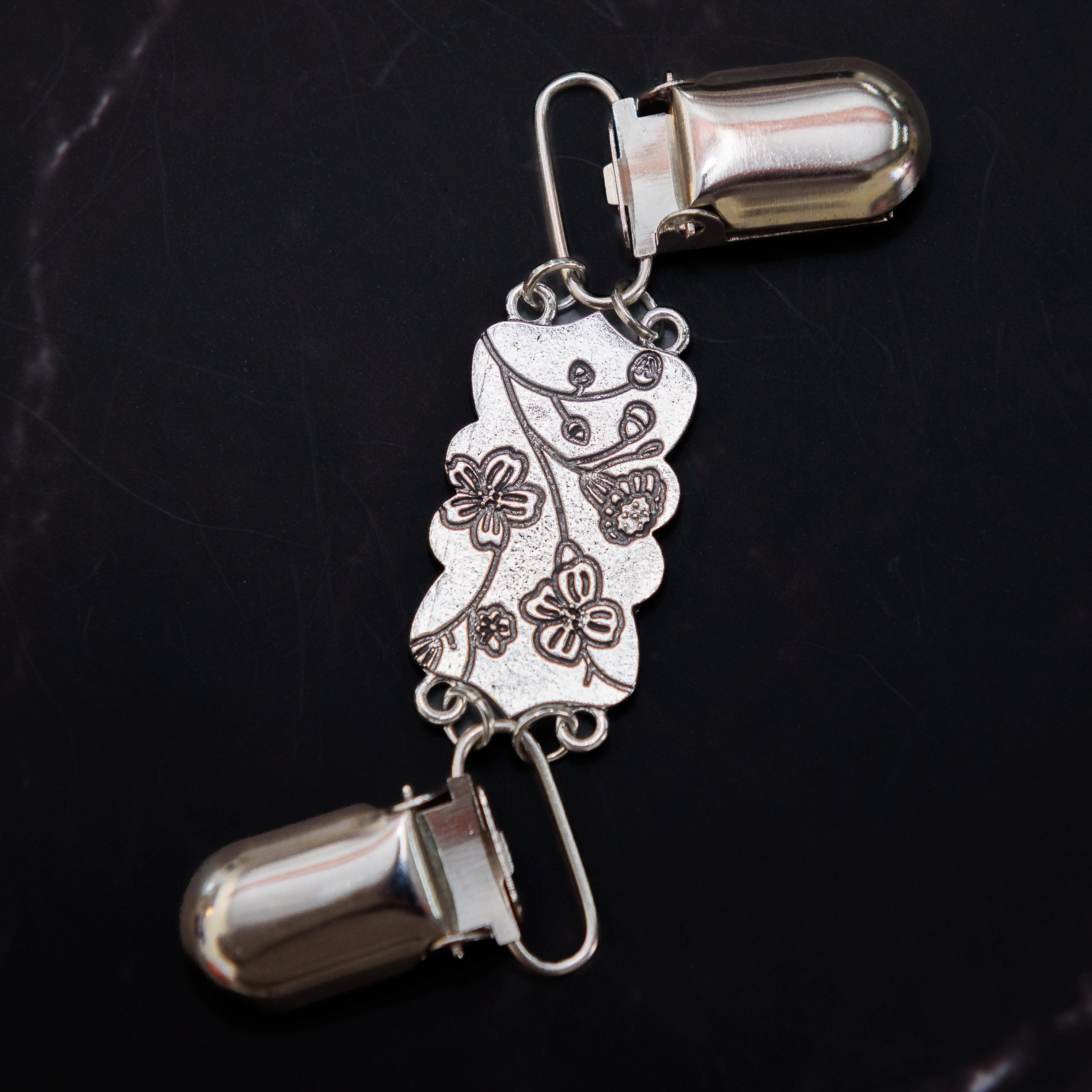 Silver Floral Cinch Clip