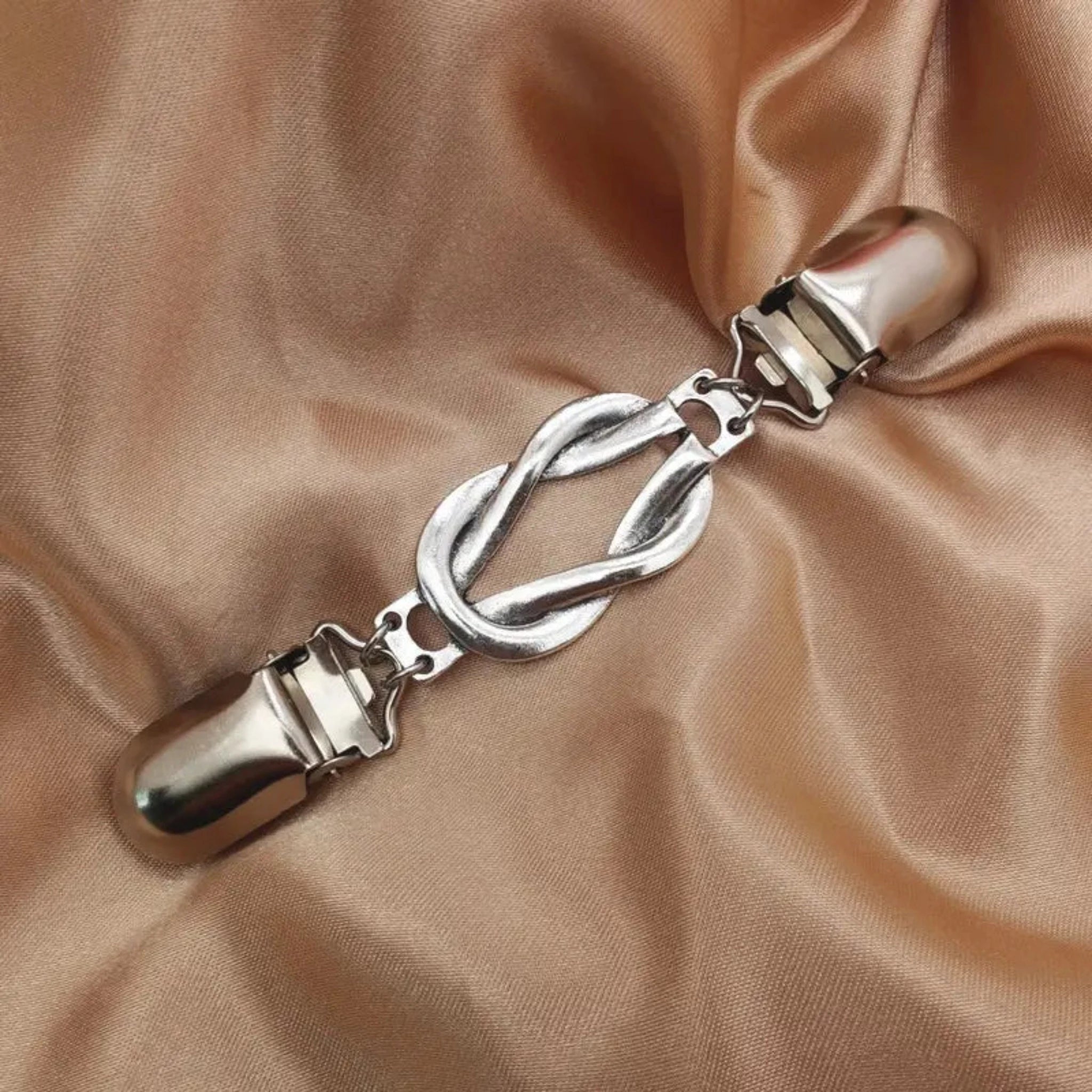 Reef Knot Cinch Clip